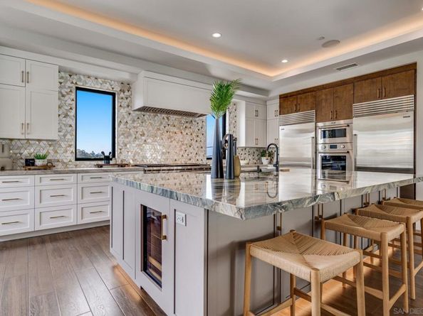 6389 Castejon, La Jolla CA 92037