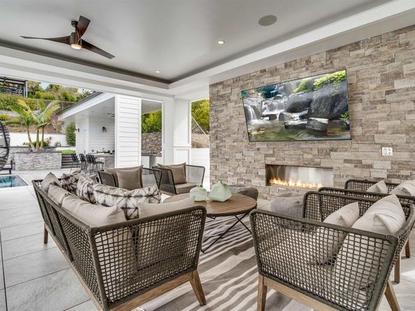 6389 Castejon, La Jolla CA 92037