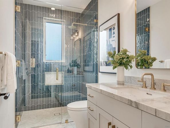 6389 Castejon, La Jolla CA 92037