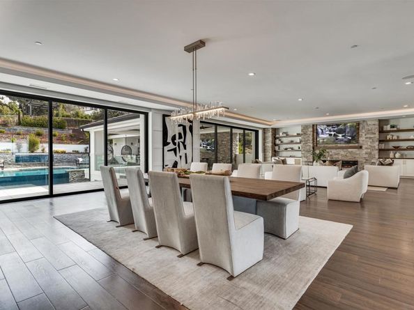 6389 Castejon, La Jolla CA 92037