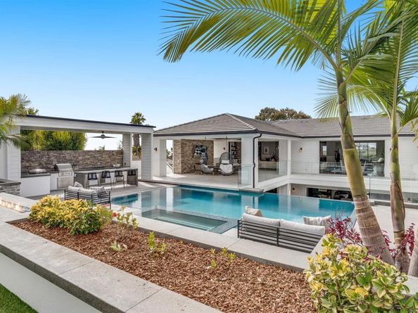 6389 Castejon, La Jolla CA 92037