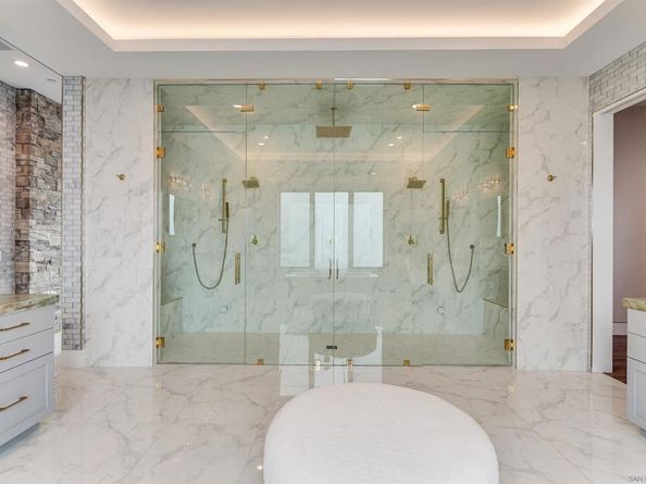 6389 Castejon, La Jolla CA 92037