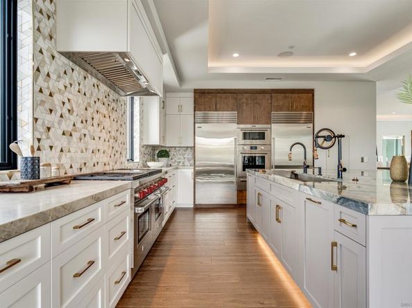 6389 Castejon, La Jolla CA 92037