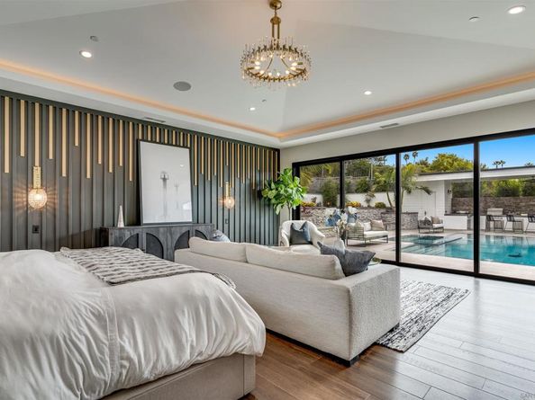 6389 Castejon, La Jolla CA 92037