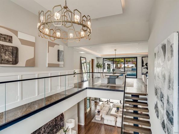 6389 Castejon, La Jolla CA 92037