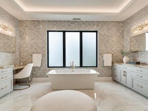 6389 Castejon, La Jolla CA 92037