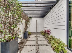 6389 Castejon, La Jolla CA 92037