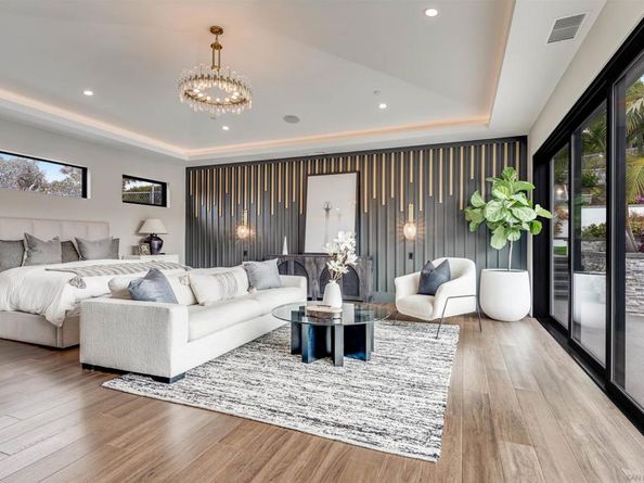 6389 Castejon, La Jolla CA 92037