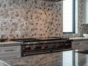 6389 Castejon, La Jolla CA 92037