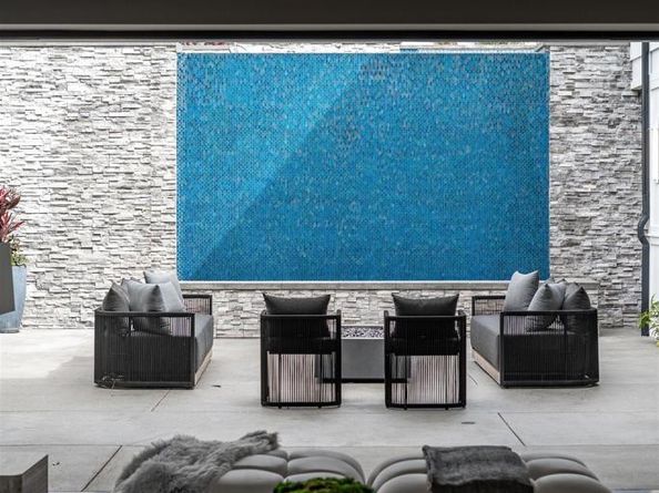 6389 Castejon, La Jolla CA 92037