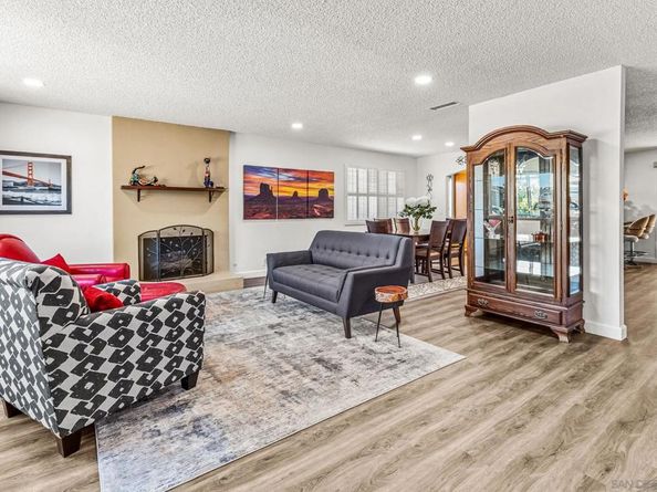 1261 La Mirada Ave, Escondido CA 92026