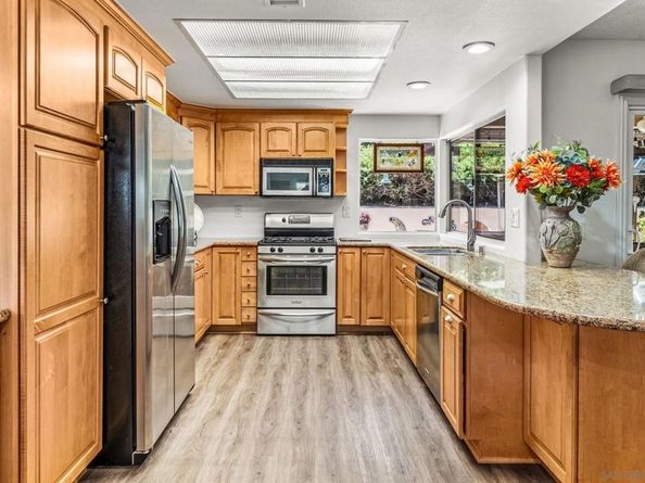 1261 La Mirada Ave, Escondido CA 92026