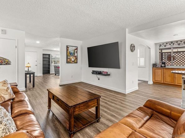 1261 La Mirada Ave, Escondido CA 92026