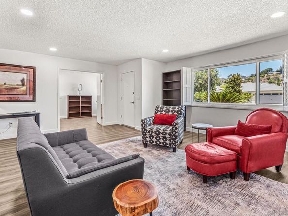 1261 La Mirada Ave, Escondido CA 92026