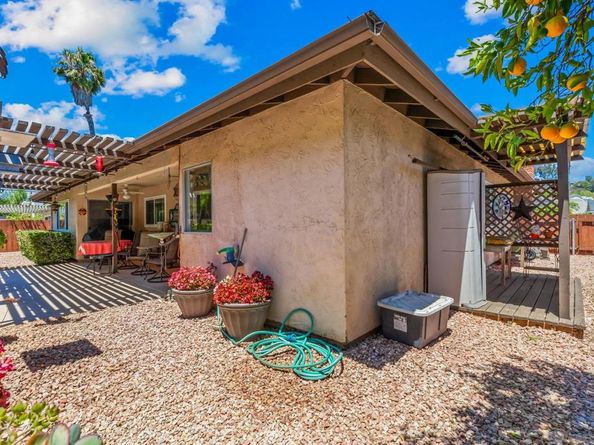 1261 La Mirada Ave, Escondido CA 92026