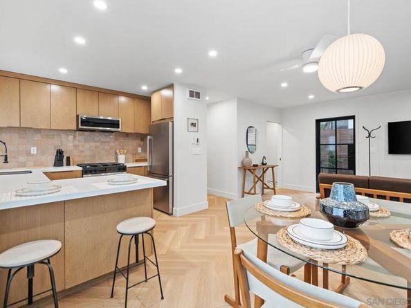 7376 Fay Ave, La Jolla CA 92037