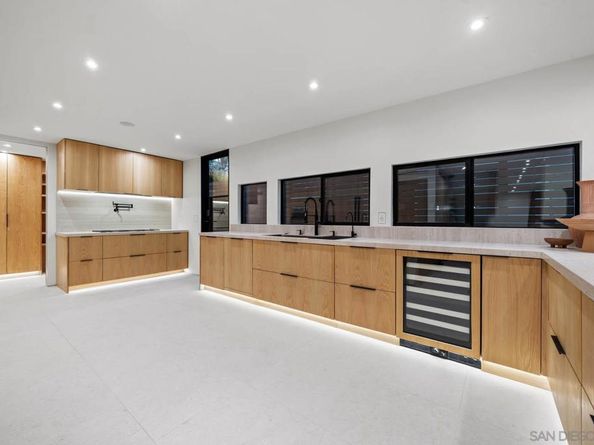 7376 Fay Ave, La Jolla CA 92037