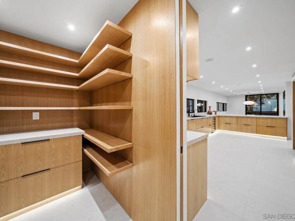 7376 Fay Ave, La Jolla CA 92037