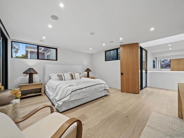 7376 Fay Ave, La Jolla CA 92037