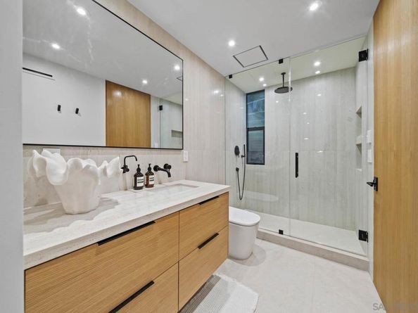 7376 Fay Ave, La Jolla CA 92037