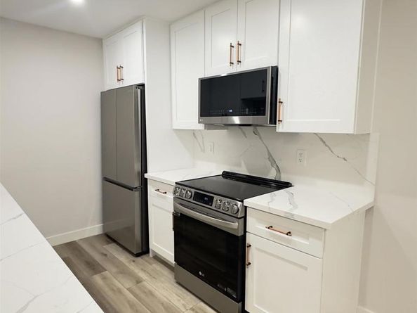 9929 Erma Rd 102, San Diego CA 92131