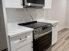 9929 Erma Rd 102, San Diego CA 92131