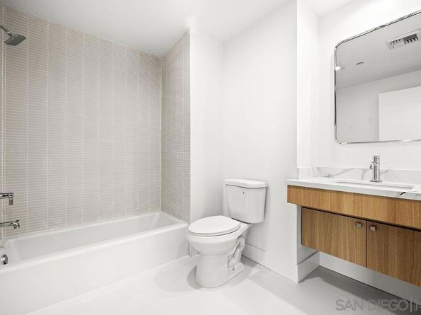 801 Ash St 402, San Diego CA 92101