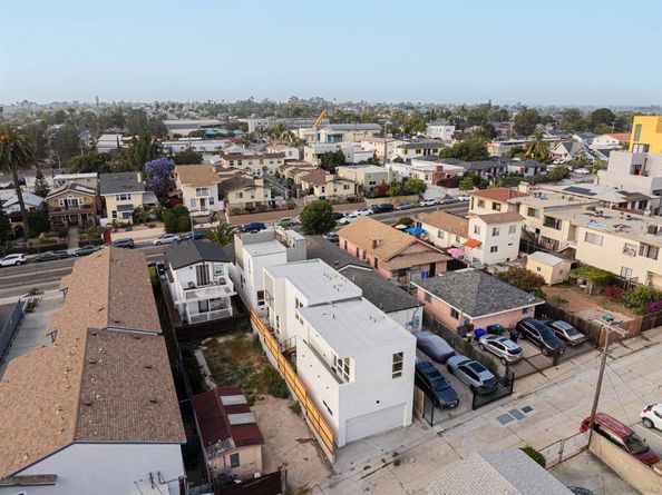 2945 47 B St, San Diego CA 92102