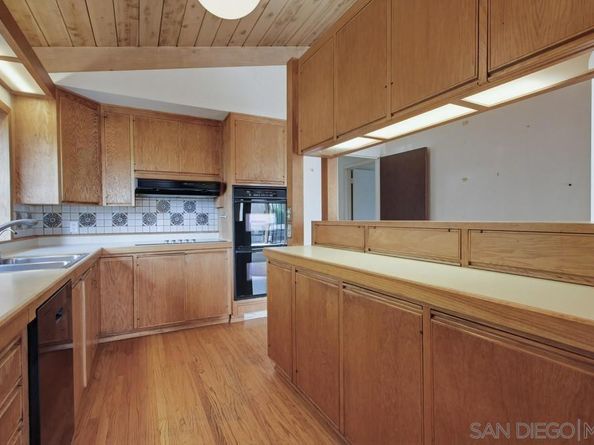 6121 La Pintura, La Jolla CA 92037