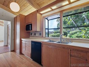 6121 La Pintura, La Jolla CA 92037