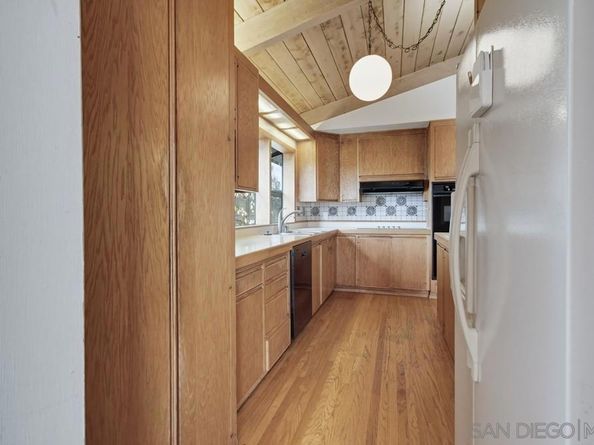 6121 La Pintura, La Jolla CA 92037