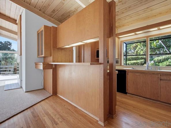 6121 La Pintura, La Jolla CA 92037