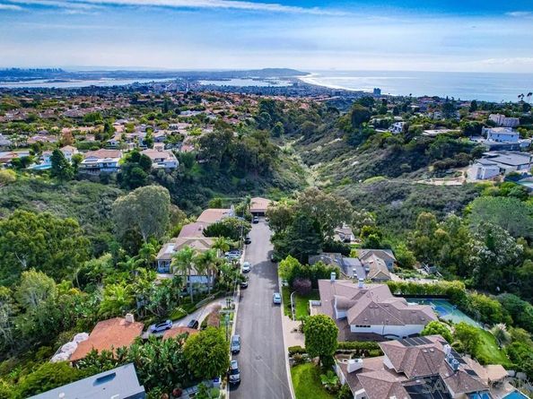 6121 La Pintura, La Jolla CA 92037