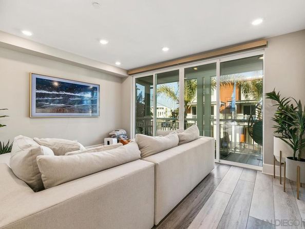 807 Santa Barbara Pl, San Diego CA 92109