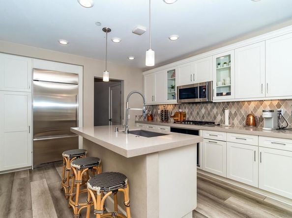 807 Santa Barbara Pl, San Diego CA 92109