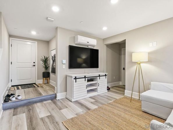 807 Santa Barbara Pl, San Diego CA 92109