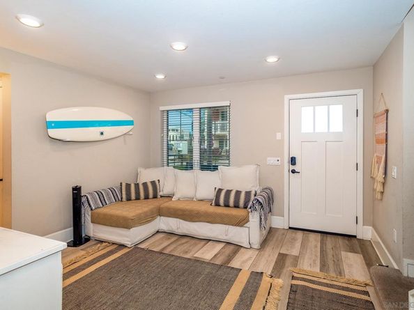 807 Santa Barbara Pl, San Diego CA 92109