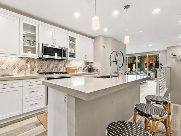 807 Santa Barbara Pl, San Diego CA 92109