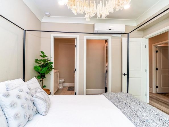 807 Santa Barbara Pl, San Diego CA 92109