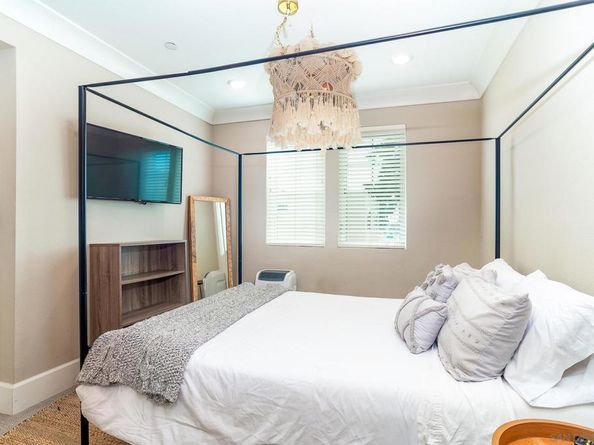 807 Santa Barbara Pl, San Diego CA 92109