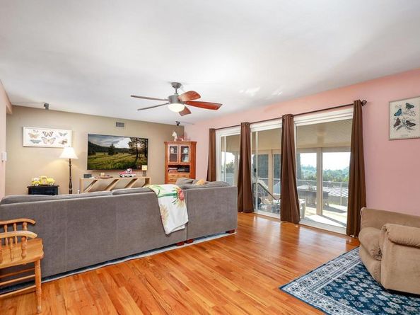 7948 Shalamar Dr, El Cajon CA 92021