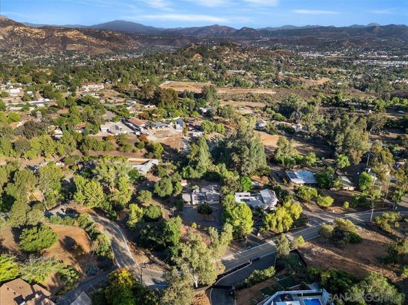 11493 Eucalyptus Hills Dr, Lakeside CA 92040