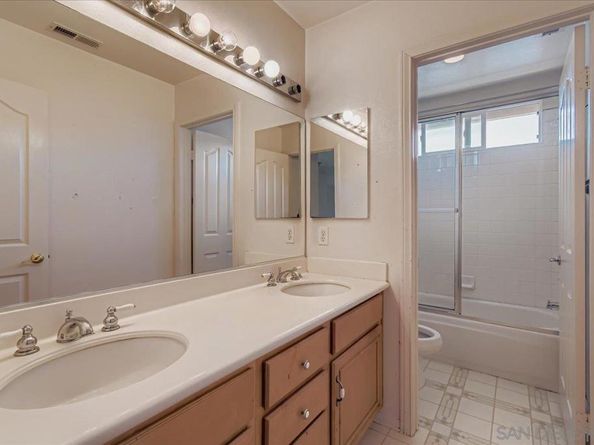 6709 Lonicera Street, Carlsbad CA 92011