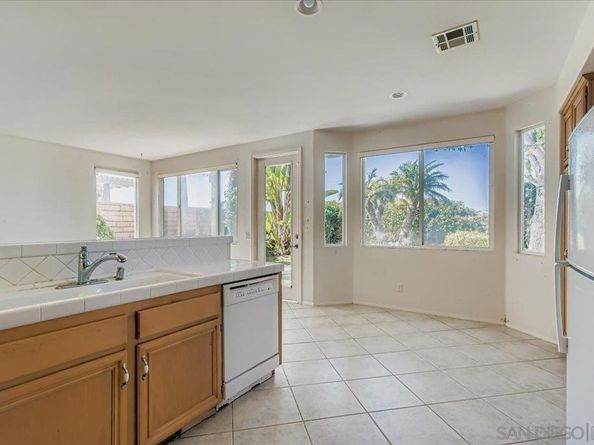 6709 Lonicera Street, Carlsbad CA 92011