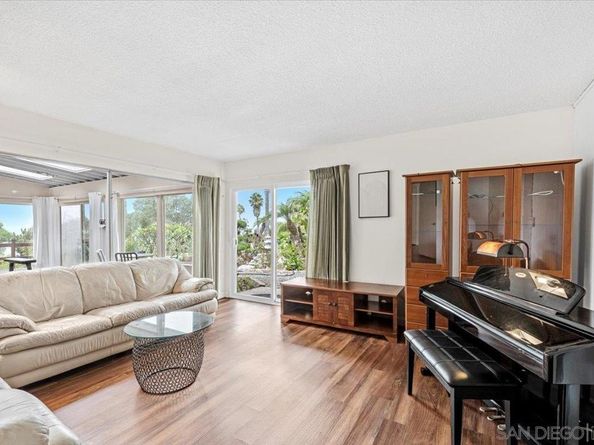 7202 Via Capri, La Jolla CA 92037