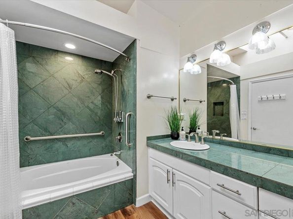 7202 Via Capri, La Jolla CA 92037