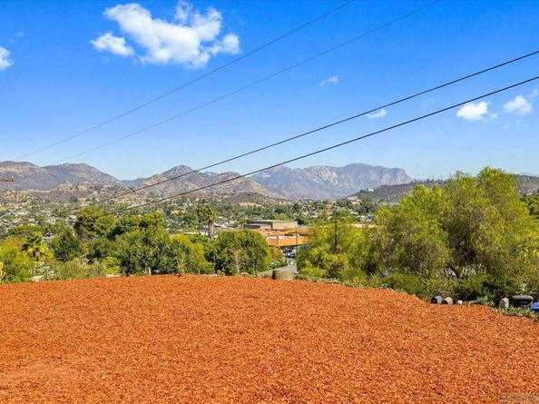 9518 Cypress St, Lakeside CA 92040