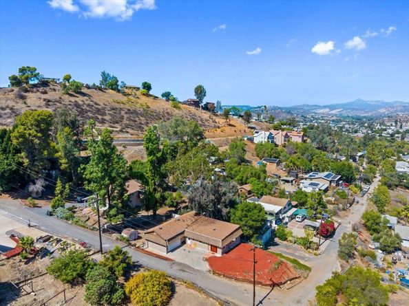 9518 Cypress St, Lakeside CA 92040