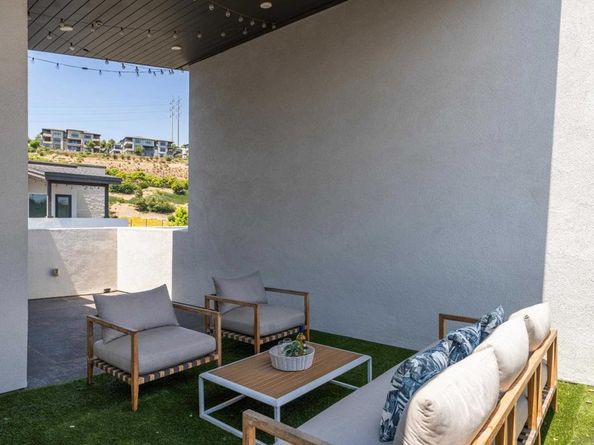 2731 Via Avella, San Diego CA 92108