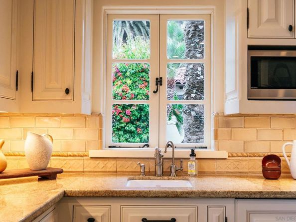 1205 Muirlands Dr, La Jolla CA 92037